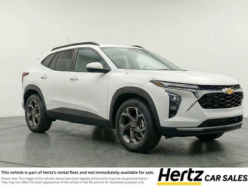 Used 2025 Chevrolet Trax LT FWD image 1