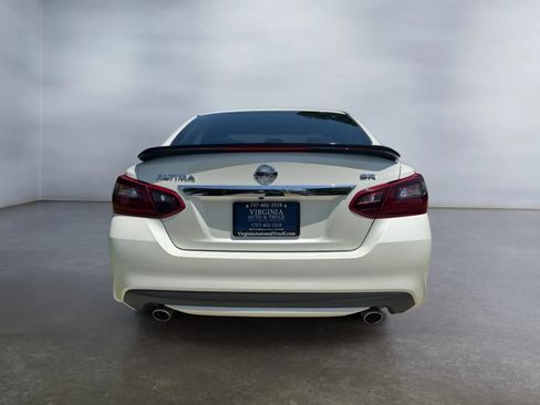 Used 2017 Nissan Altima 2.5 SR w/ Midnight Edition Package FWD image 4