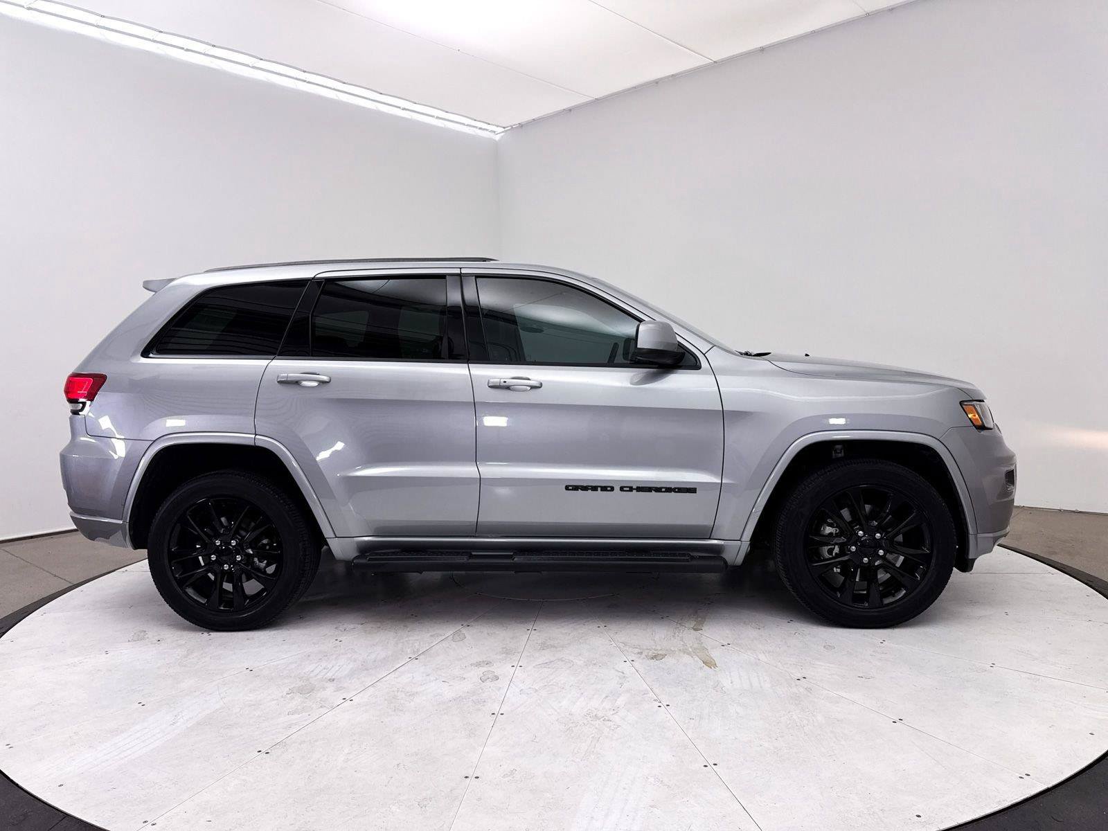Used 2021 Jeep Grand Cherokee Laredo X AWD/4WD image 38
