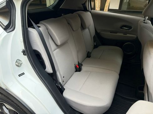 Used 2018 Honda HR-V EX image 38