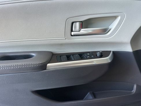 Used 2022 Toyota Sienna XLE FWD image 12