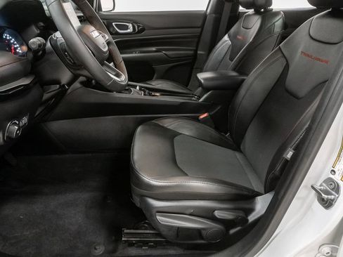 Certified 2025 Jeep Compass Trailhawk w/ Sun & Sound Group AWD/4WD image 13