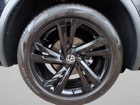 Used 2024 Volkswagen Tiguan SE R-Line AWD/4WD image 7