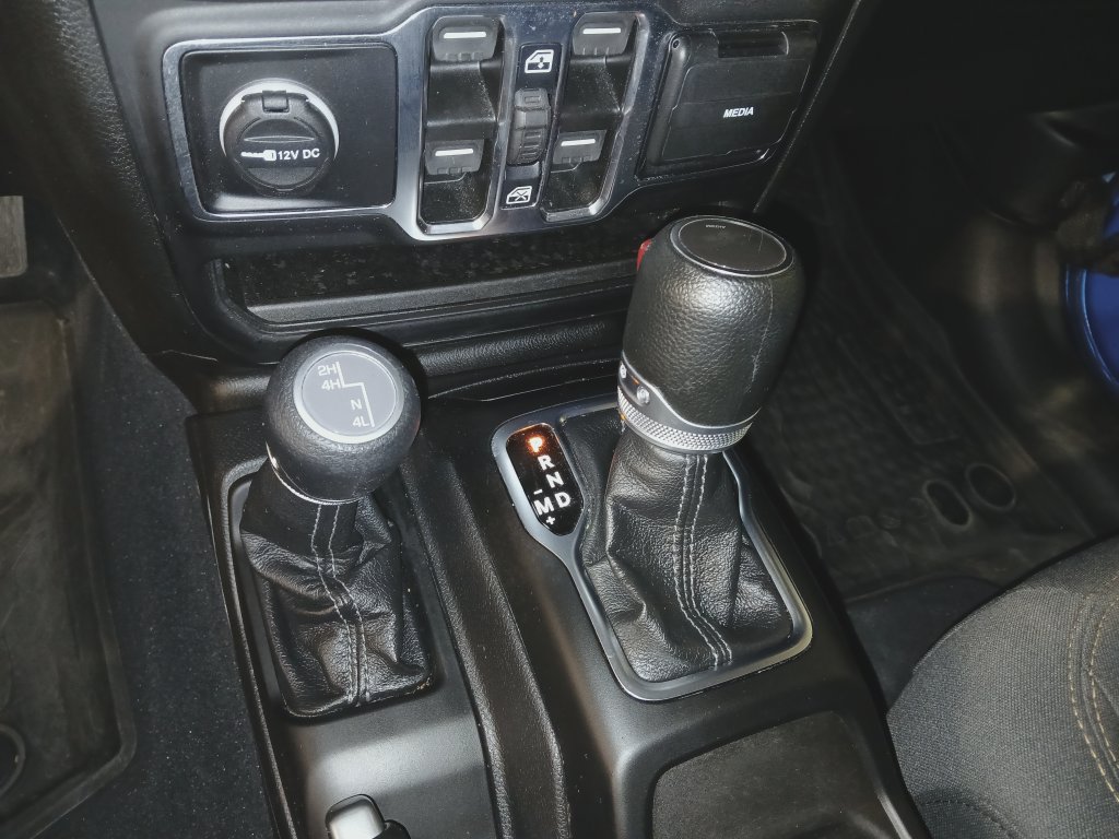 Used 2024 Jeep Wrangler Unlimited Sahara AWD/4WD image 19