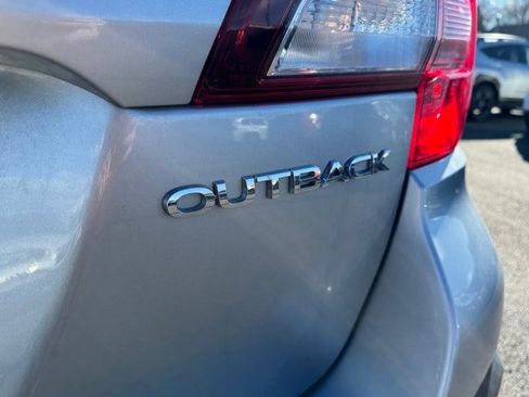 Used 2019 Subaru Outback 2.5i Premium image 12
