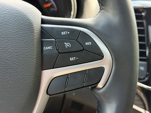 Used 2022 Jeep Grand Cherokee Limited w/ Trailer Tow Group IV RWD image 35