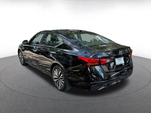 Used 2025 Nissan Altima 2.5 SV FWD image 15