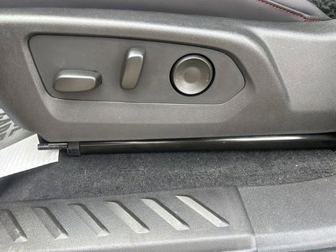 Used 2025 Chevrolet Colorado Z71 w/ Technology Package image 16