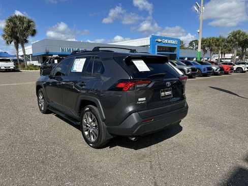 Used 2022 Toyota RAV4 XLE Premium image 14