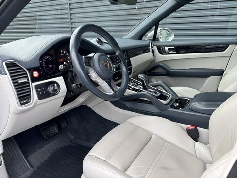 Used 2022 Porsche Cayenne image 10