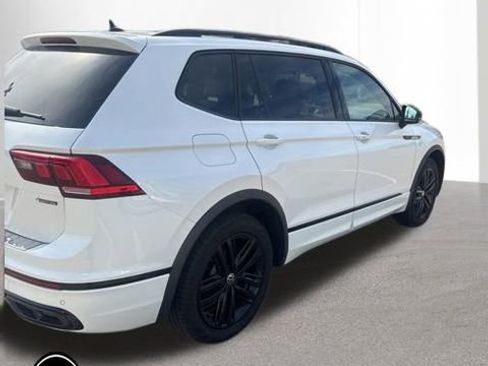 Used 2022 Volkswagen Tiguan SE R-Line AWD/4WD image 4