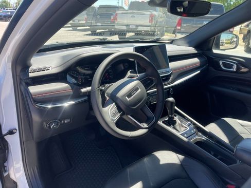 Used 2026 Jeep Compass Trailhawk AWD/4WD image 11