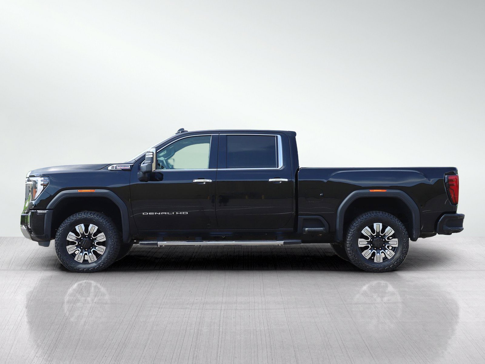 Used 2025 GMC Sierra 2500 Denali AWD/4WD image 2