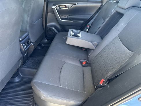 Used 2024 Toyota RAV4 SE image 30