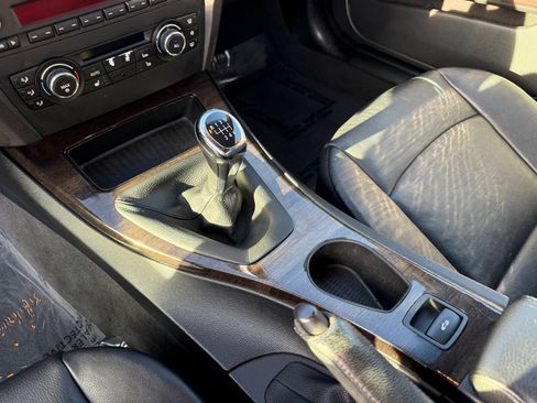 Used 2011 BMW 328i Convertible image 18