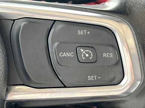 Used 2022 Jeep Gladiator Rubicon w/ Cold Weather Group AWD/4WD image 23