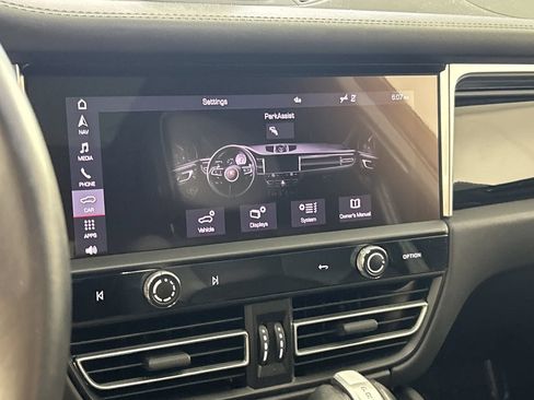 Used 2023 Porsche Macan Turbo AWD/4WD image 18