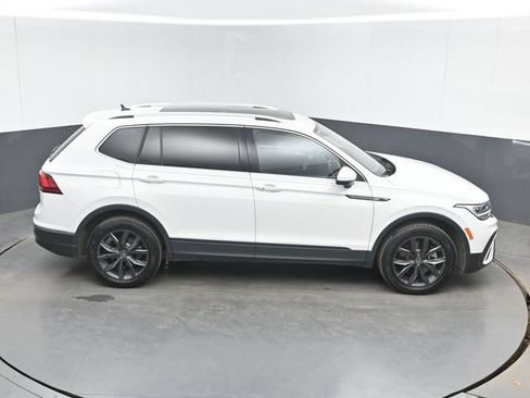 Used 2022 Volkswagen Tiguan SE AWD/4WD image 40