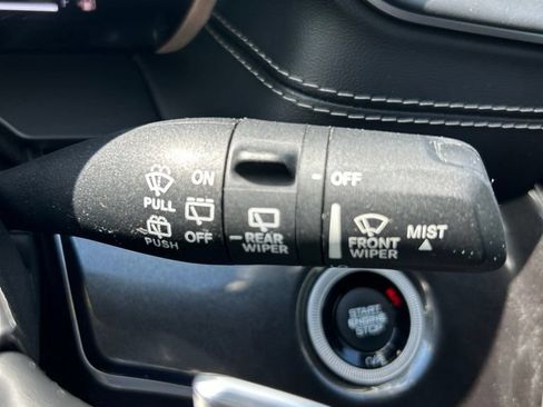 Used 2022 Jeep Grand Cherokee Altitude AWD/4WD image 30