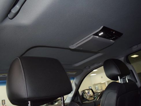 Used 2018 Cadillac Escalade Premium Luxury image 21