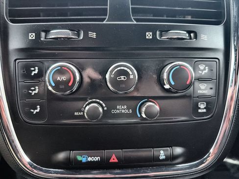 Used 2016 Dodge Grand Caravan SE FWD image 16