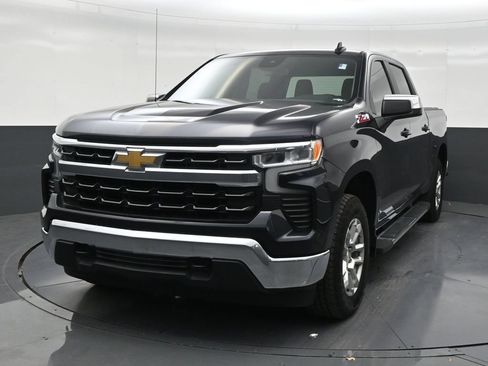 Used 2023 Chevrolet Silverado 1500 LT w/ Z71 Off-Road Package AWD/4WD image 8