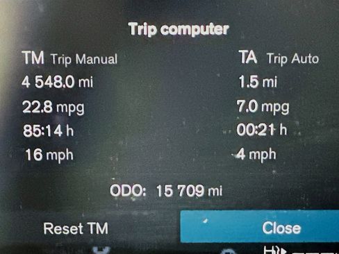 Used 2025 Volvo XC60 B5 Plus image 19