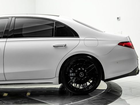 Used 2024 Mercedes-Benz S 63 AMG S w/ Carbon Fiber Exterior Package image 15