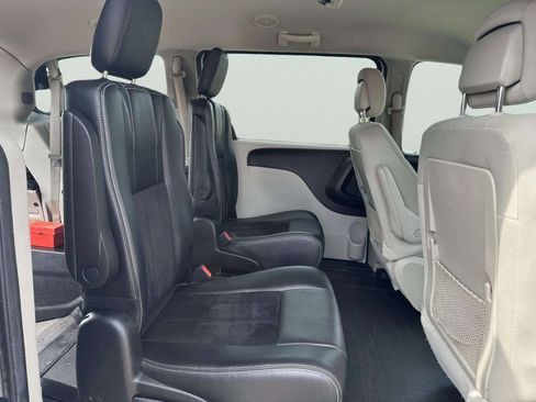 Used 2017 Dodge Grand Caravan SE w/ Power Window Group FWD image 16