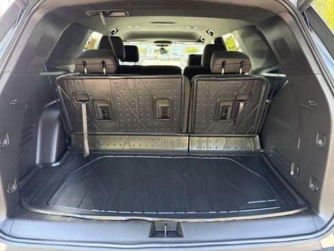 Used 2023 Chevrolet Traverse LT w/ LPO, Floor Liner Package AWD/4WD image 43
