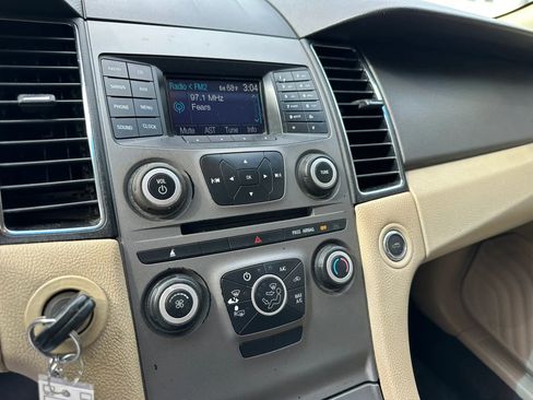 Used 2013 Ford Taurus SE image 19