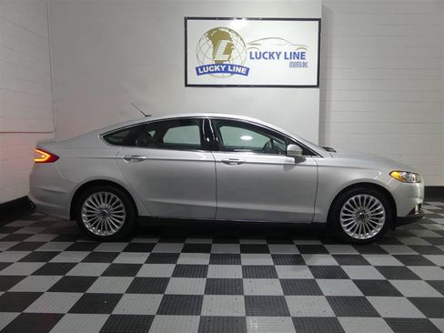 Used 2016 Ford Fusion Titanium AWD/4WD image 6