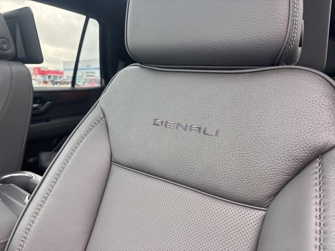 New 2026 GMC Yukon Denali w/ Denali Reserve Package AWD/4WD image 28