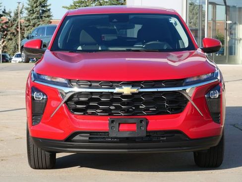 Used 2026 Chevrolet Trax LS w/ LS Convenience Package FWD image 2