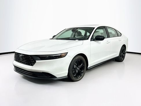 Used 2025 Honda Accord SE image 3