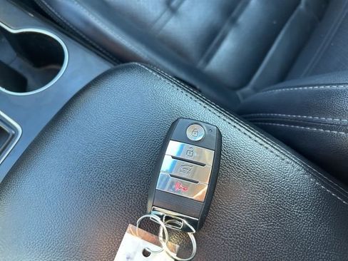 Used 2017 Kia Sorento EX image 33