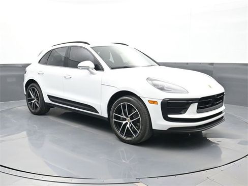 Used 2024 Porsche Macan w/ Premium Plus Package image 25