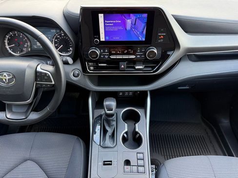 Certified 2025 Toyota Highlander LE image 21