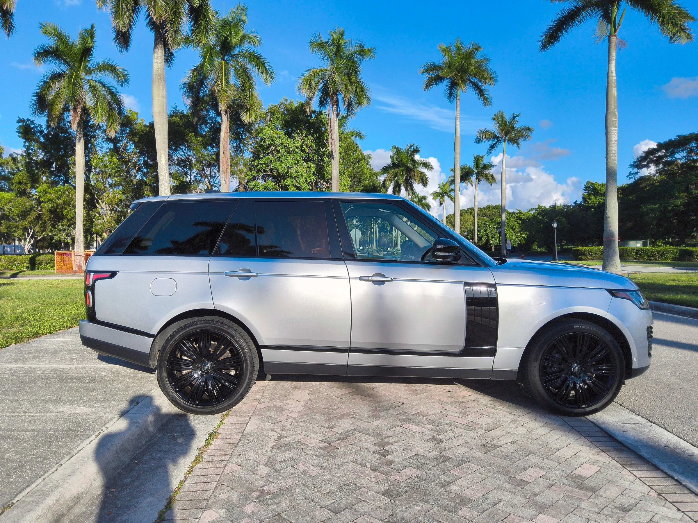 Used 2019 Land Rover Range Rover Supercharged AWD/4WD image 19