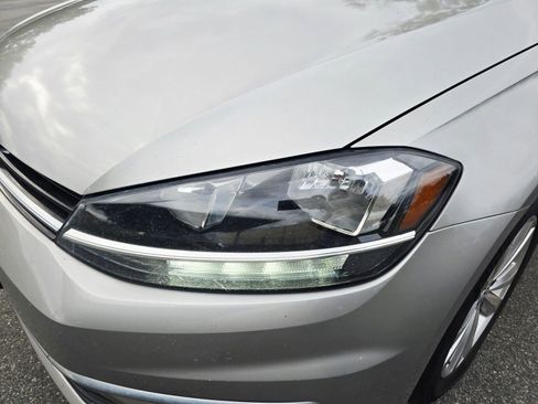 Used 2018 Volkswagen Golf SE image 9