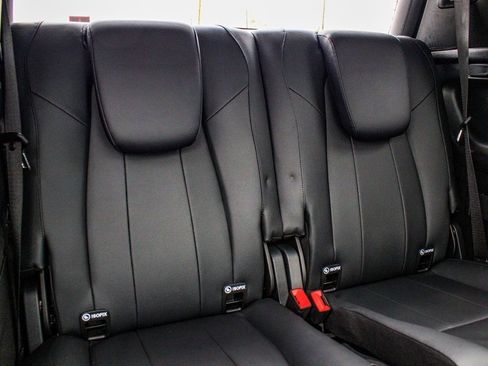 Used 2024 Mercedes-Benz GLB 250 4MATIC w/ Driver Assistance Package image 38