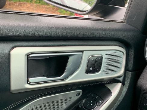 Used 2022 Ford Explorer Limited w/ Limited Technology Package image 24