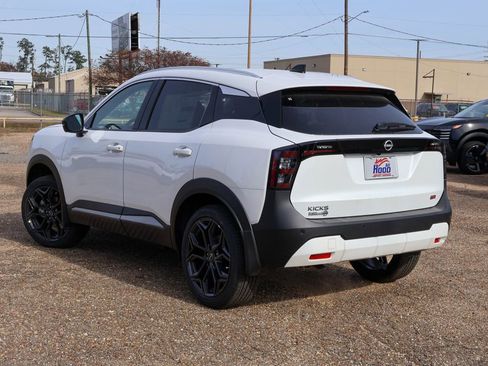 New 2026 Nissan Kicks SR image 2