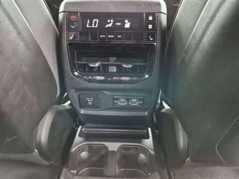 Used 2025 Jeep Grand Cherokee L Limited w/ Luxury Tech Group II AWD/4WD image 40