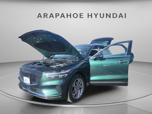 Used 2022 Genesis GV70 2.5T w/ Select Package image 3