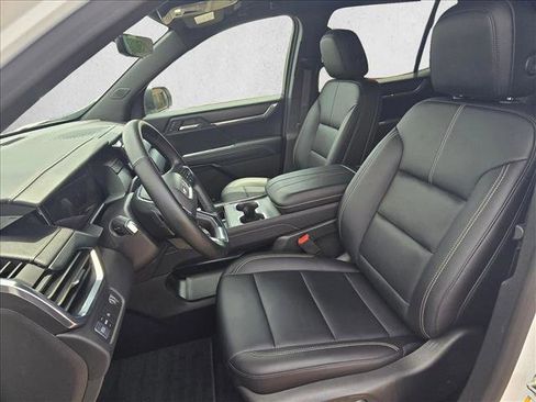 Used 2026 GMC Acadia Elevation w/ Elevation Premium Package FWD image 16