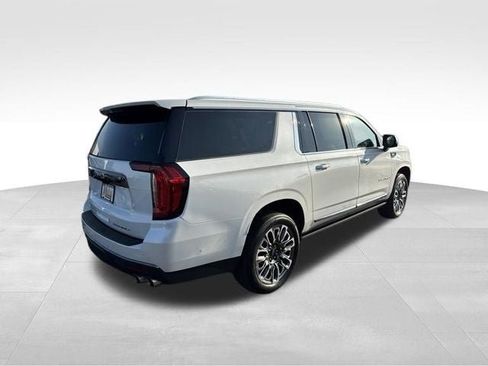Used 2023 GMC Yukon XL Denali Ultimate AWD/4WD image 4