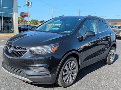 Used 2020 Buick Encore Preferred FWD image 1