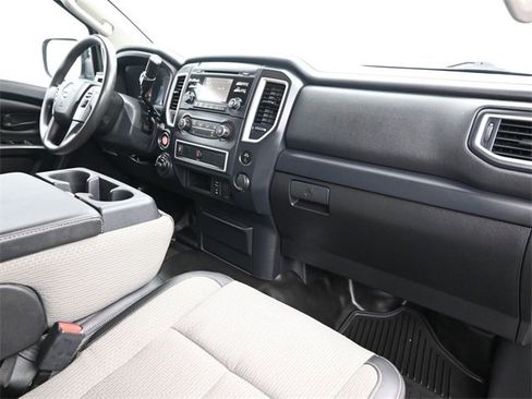 Used 2018 Nissan Titan S image 10