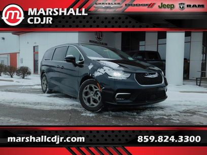 Used 2024 Chrysler Pacifica Limited